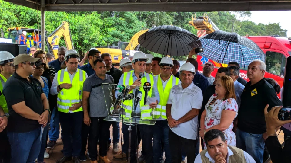 Governo do AM anuncia pacote com 117 obras em 55 municípios do estado