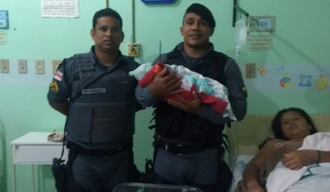 Mulher entra em trabalho de parto dentro de viatura da PM no Amazonas