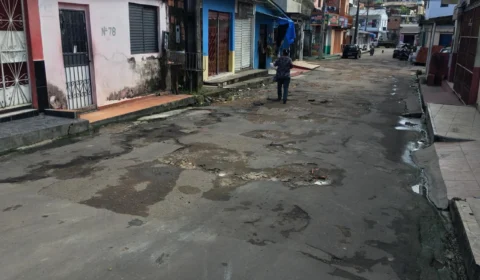Buracos dificultam a vida de moradores no bairro Ouro Verde