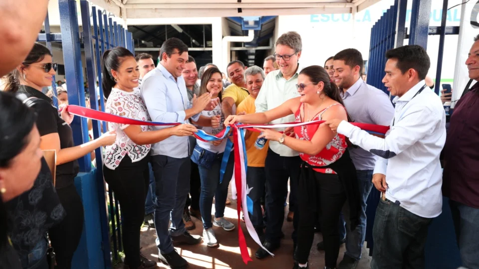 Wilson Lima reinaugura escola e entrega recursos para a agricultura familiar em Autazes