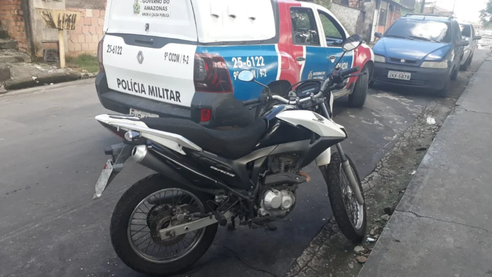 Cinco carros e duas motos com restrição de furto são recuperados em Manaus