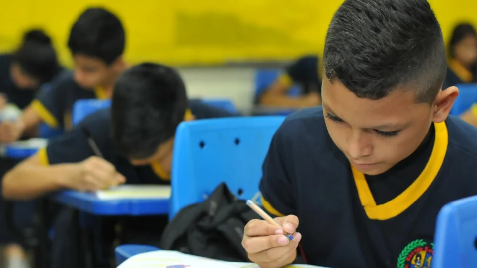Olimpíada de Matemática leva 70 mil alunos às escolas da rede estadual em Manaus