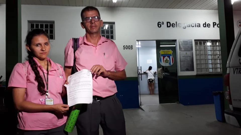 Bandidos aterrorizam passageiros de ônibus da linha 448 e levam renda da cobradora na Cidade Nova