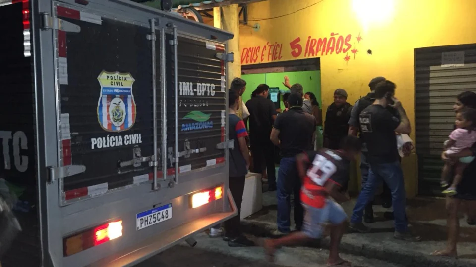 Homem é assassinado a tiros enquanto trabalhava dentro da própria borracharia