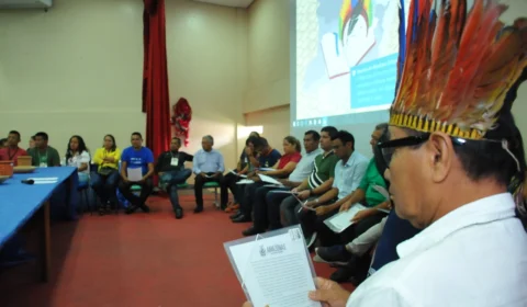 ‘Política pública’ é tema em reunião  entre líderes indígenas e Seduc-AM