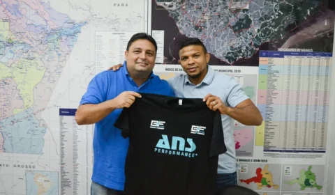 Campeão de MMA, Bibiano Fernandes, faz visita à Sejel em Manaus