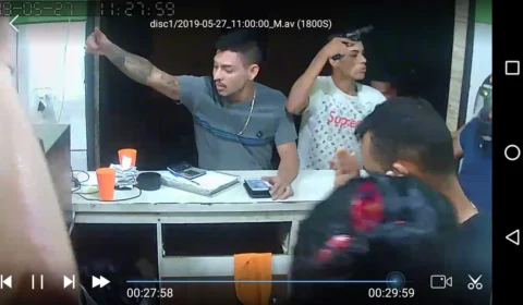 Trio invade pizzaria para assaltar, mas são impedidos por motoboy na Betânia