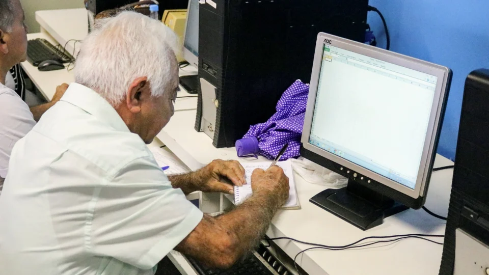 Cetam muda rotina de idosos com curso de informática