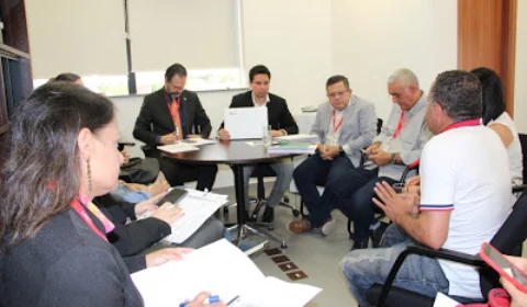 Greve de ônibus pode ser definida ainda nesta terça-feira (27) em Manaus