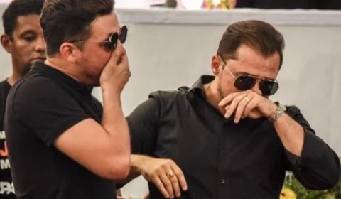 Wesley Safadão e Xand Avião vão aos prantos durante velório de Gabriel Diniz
