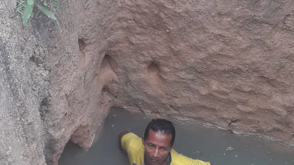 Ladrão azarado cai em fossa sanitária e termina preso pela Polícia em Maués