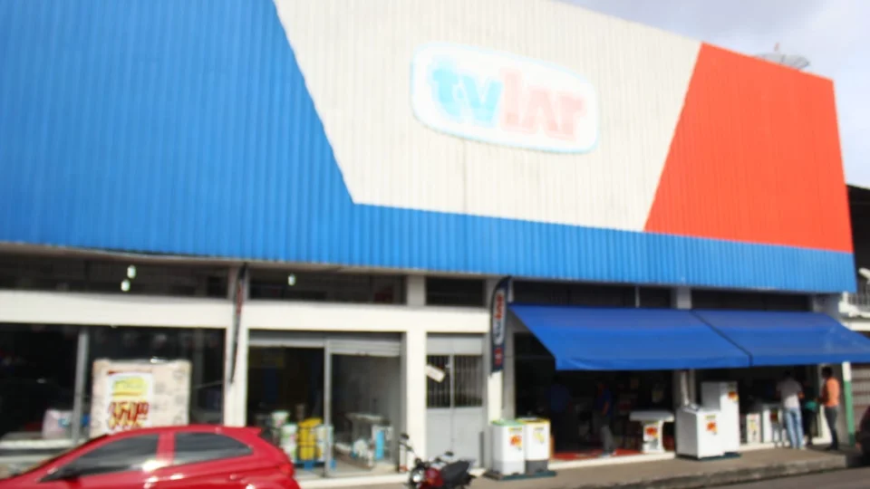 Loja TvLar é assaltada por trio fortemente armado, no bairro Compensa