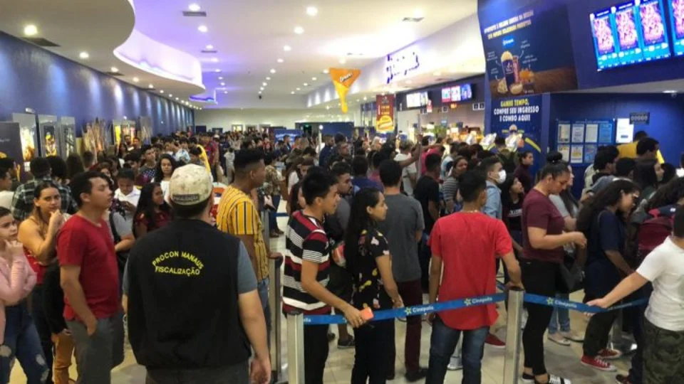 Procon Manaus faz blitz educativa e orienta sobre atendimento prioritário dos autistas