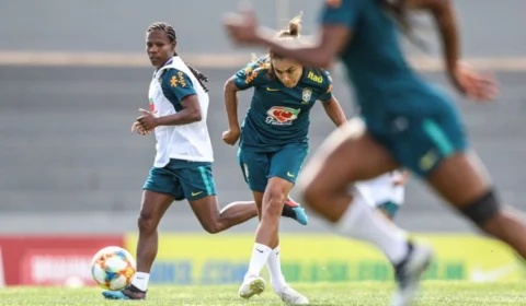 Seleção feminina treina completa para a Copa do Mundo na França