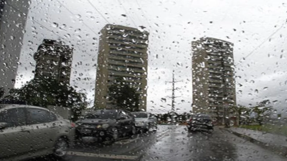 MANAUS | Forte chuva deixa ruas alagadas na tarde de hoje (04.10)