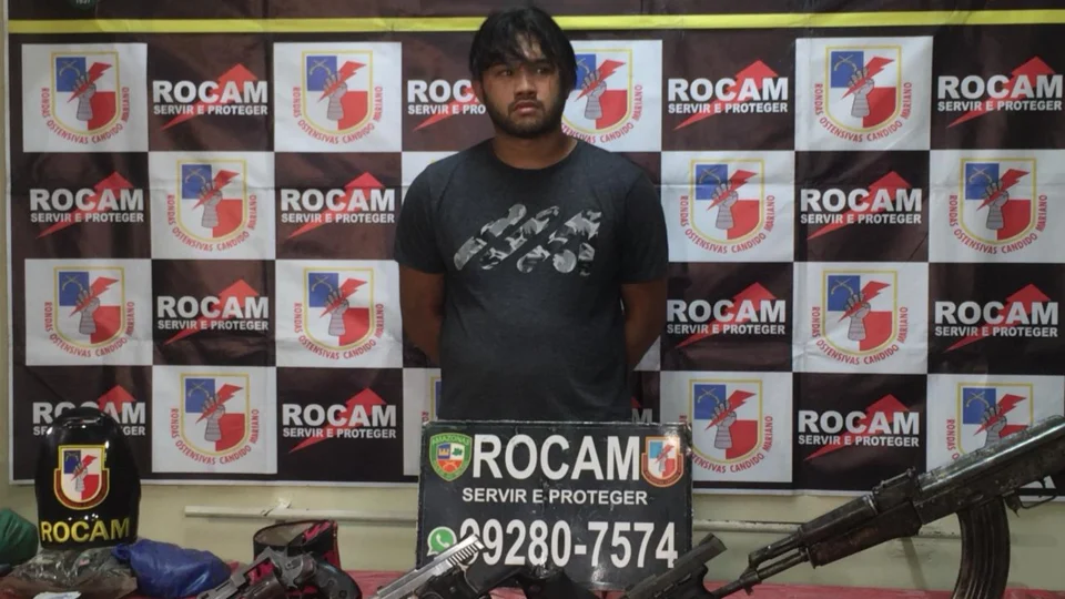 “Coreano” é preso com fuzil, além de outras armas e drogas, no bairro Betânia