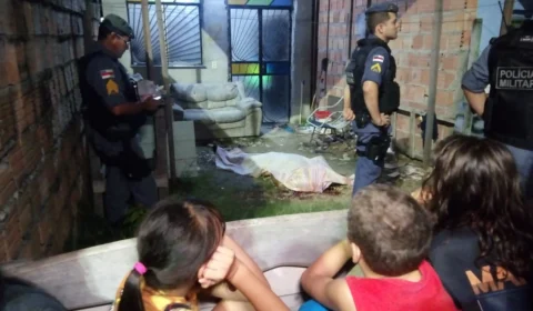 Homem é perseguido por dupla de motoqueiros e assassinado ao estacionar o carro