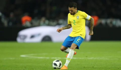 Daniel Alves será o capitão da seleção brasileira na Copa América