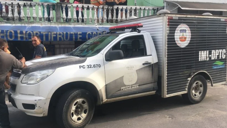 Corpo é encontrado enterrado coberto de cimento, em uma construção na comunidade João Paulo