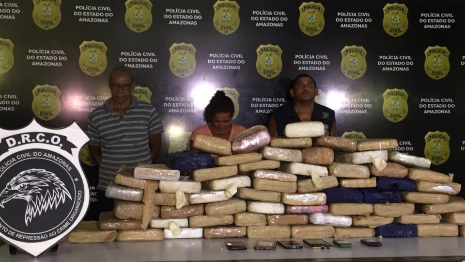 Quatro pessoas são presas e 70 quilos de drogas apreendidos durante operação no Rio Solimões
