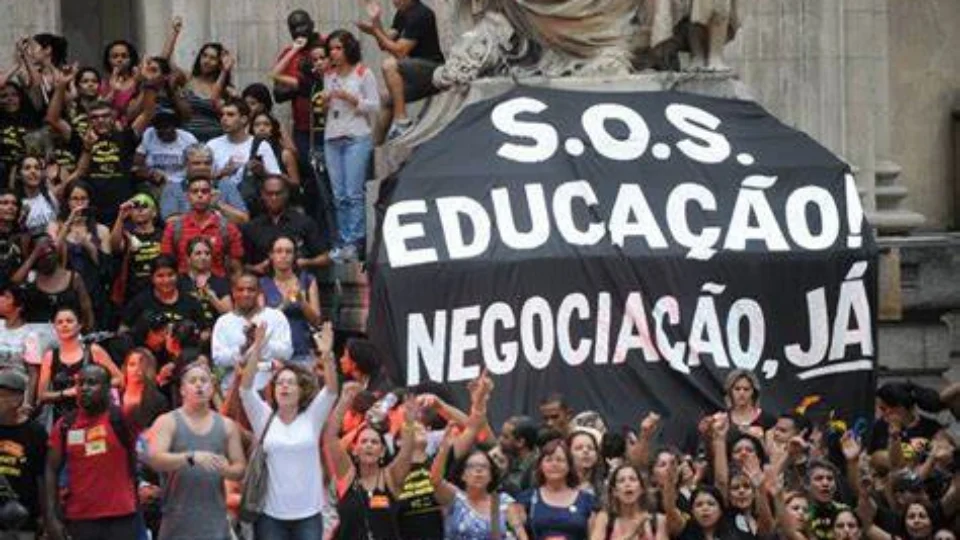 Sindicato dos professores e pedagogos de Manaus decide pelo fim da greve