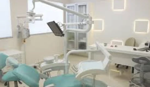 Clínica odontológica irá indenizar cliente por demora em tratamento no AM