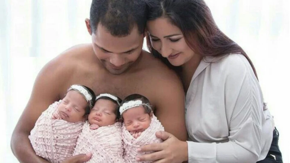 Mãe de trigêmeas devolve R$ 2 bilhões depositados em sua conta por engano