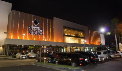 Shopping de Manaus realiza exposição de carros antigos neste sábado (25)