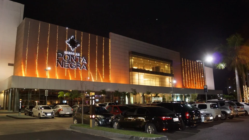 Shopping de Manaus realiza exposição de carros antigos neste sábado (25)