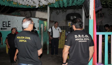 Duas pessoas foram presas e seis bares fechados durante operação de fiscalização em Parintins