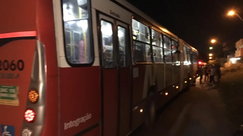 Passageiros da linha 560 são agredidos em mais um assalto