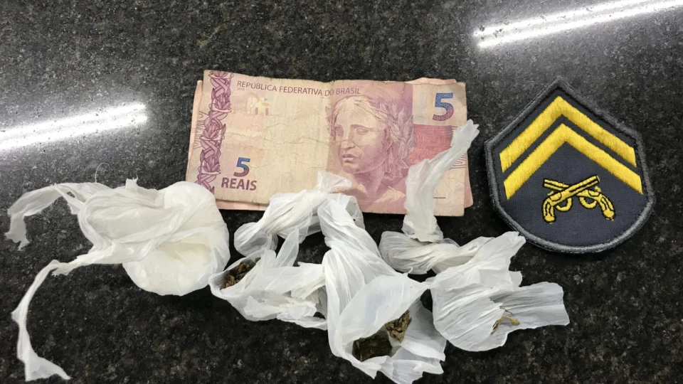 Jovem é preso com drogas na garupa de mototaxista no Monte Pascoal