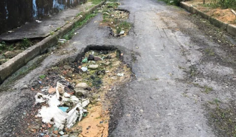 Buracos e falta de asfalto refletem falta de ônibus e de policiamento no bairro Monte Pascoal