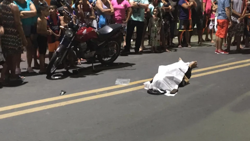 Colisão entre ônibus e moto deixa um morto no Mutirão