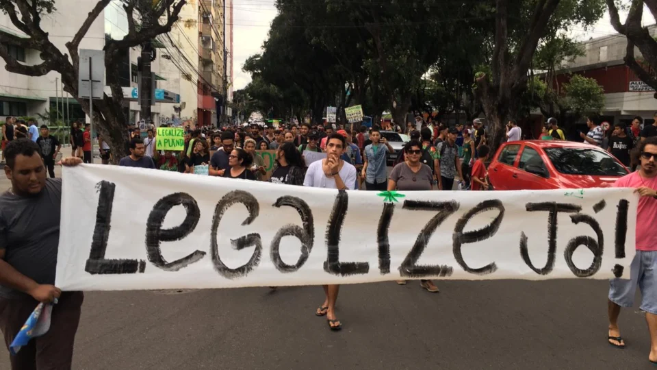 Marcha da Maconha expõe reivindicações nas ruas de Manaus