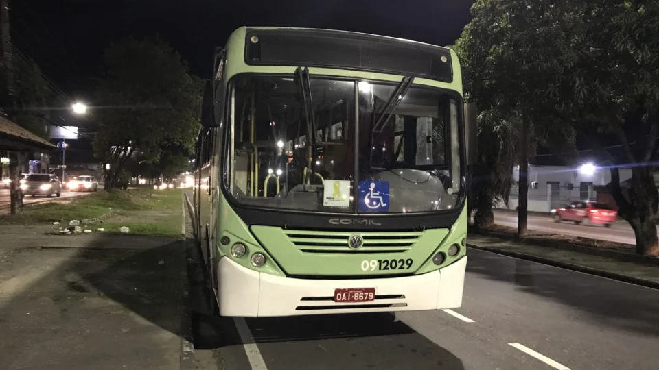 Assaltante armando ameaça atirar em motorista da linha 033 na Cidade Nova – Trabalhador pensa em largar a profissão