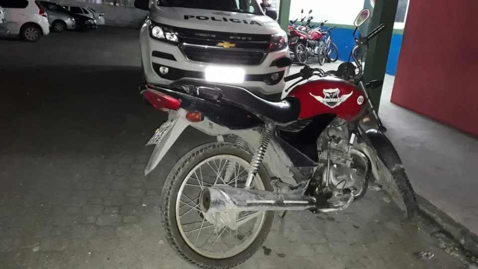 Dupla é presa após roubar motocicleta na Cidade Nova