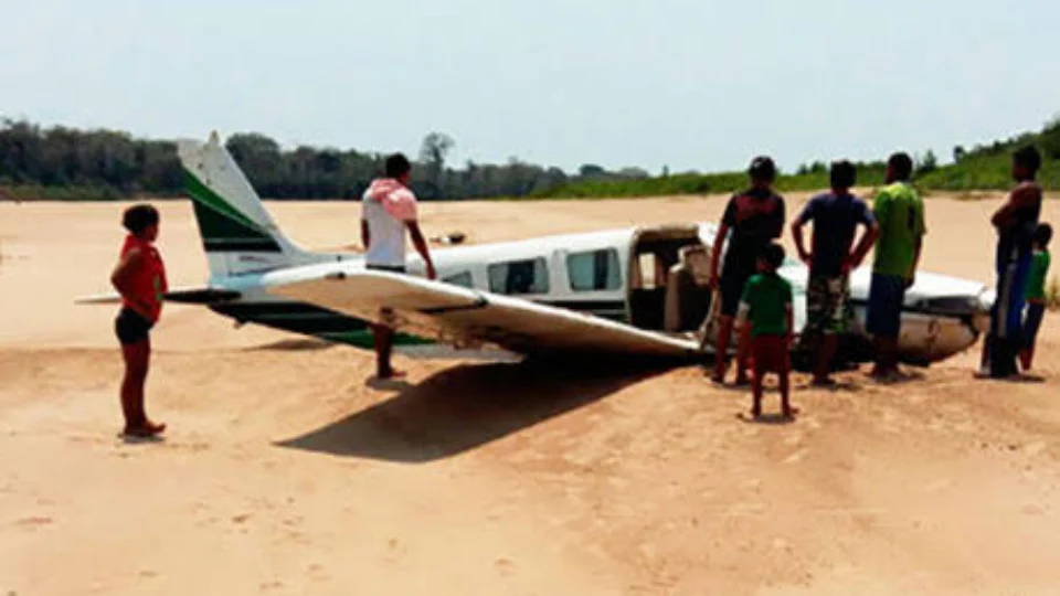 Avião da empresa Parintins Taxi aéreo realiza pouso forçado em rio – Não temos informações de mortos
