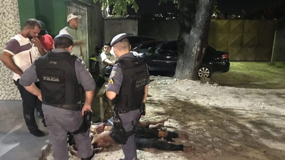 Dupla é espancada por populares no São José 3 após realizarem assaltos