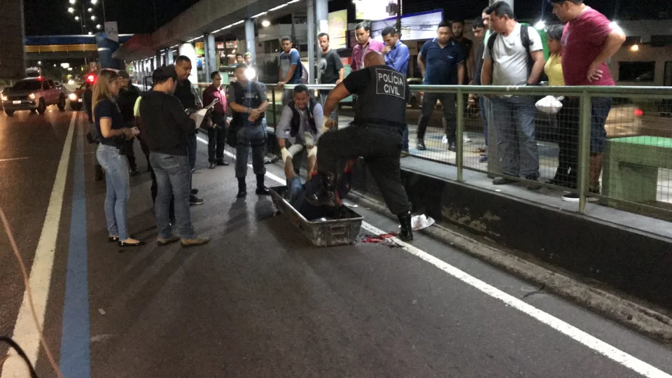 Homem morre após ser atropelado na Avenida Torquato Tapajós