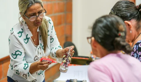 ‘Do lixo ao luxo’ capacita moradores do Prosamim para a reutilização de materiais recicláveis