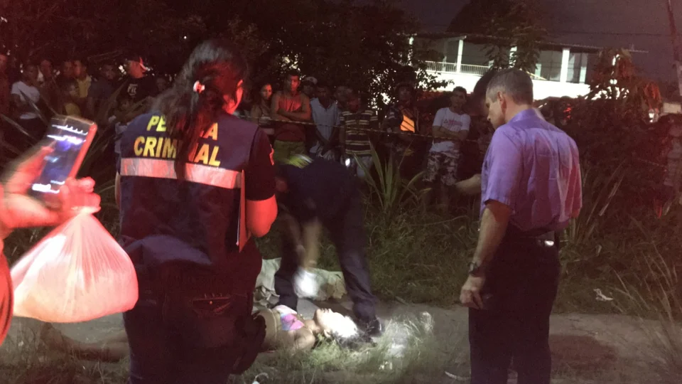 Mulher é encontrada morta no Igarapé do Passarinho – Carro desconhecido passou e jogou corpo na via