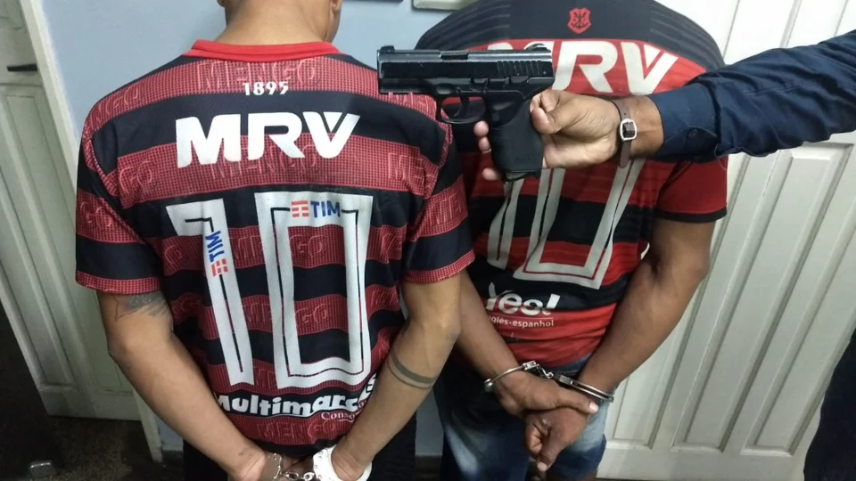 Dupla é presa minutos antes de realizar assalto a ônibus da linha 355