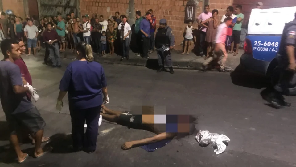 Homem é perseguido por motoqueiro e acaba sendo assassinado a tiros no Tancredo Neves