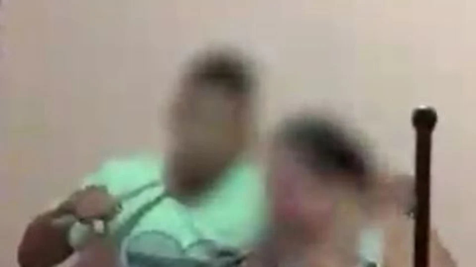 VÍDEO: Homem ameaça esposa com faca, após estuprar cunhada em Manaus