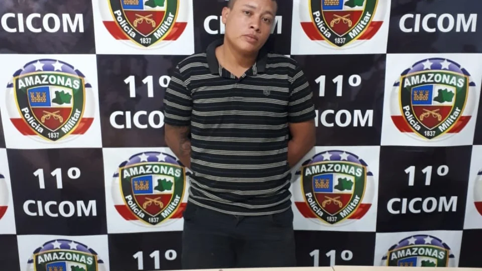 Homem é preso com moto roubada e drogas no bairro Coroado