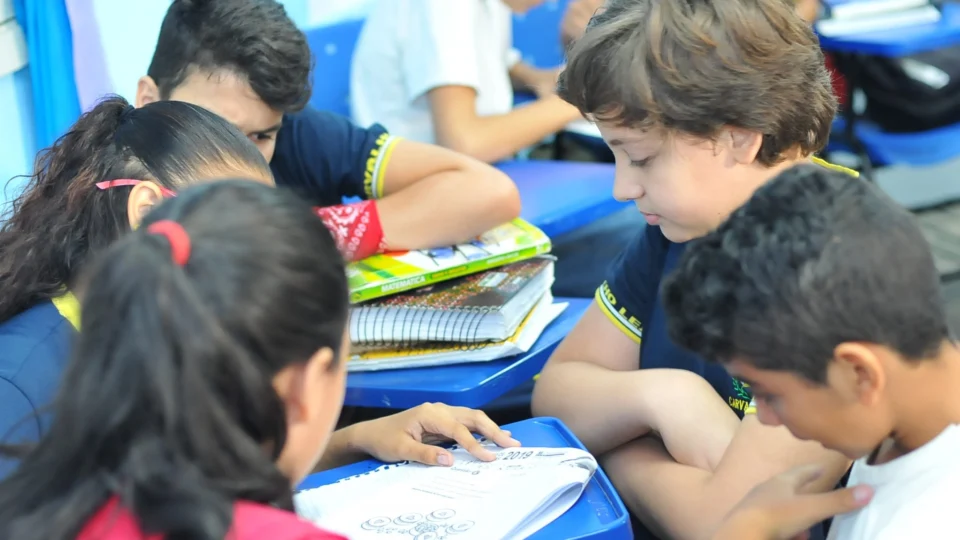 Escolas paralisadas durante a greve dos professores não terão ponto facultativo
