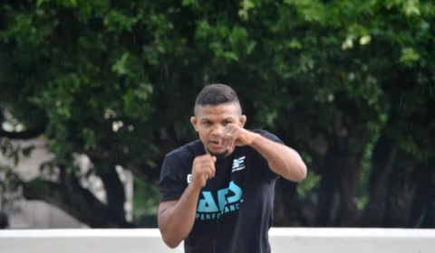 Amazonense dono do cinturão dos pesos-galo recebe homenagem na capital