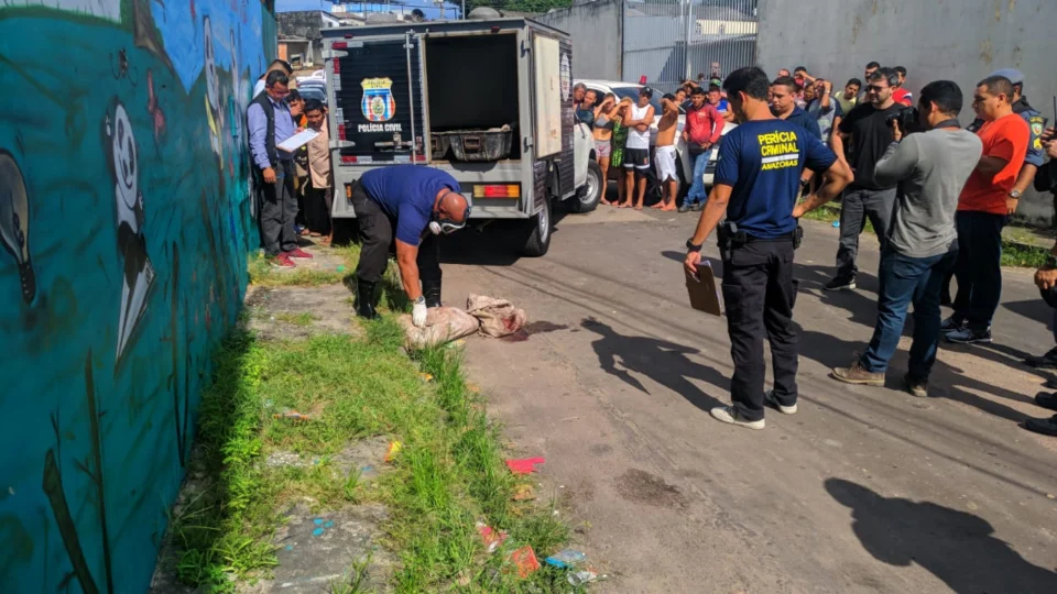 Corpo é encontrado esquartejado dentro de sacos com a sigla da FDN em Manaus