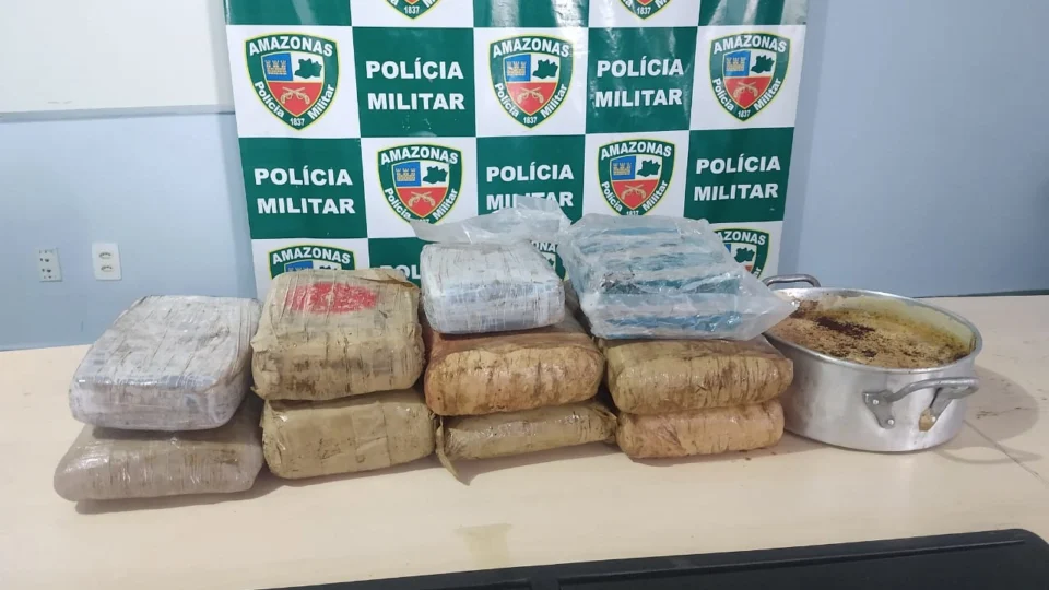 Policiais militares apreendem drogas em embarcação no Porto de Manaus